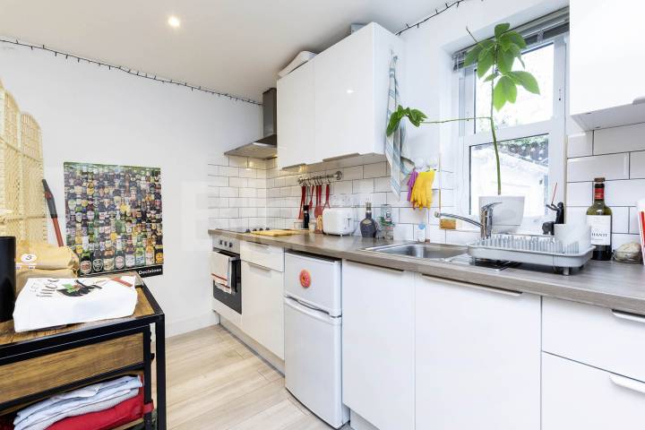 Modern studio set in a beautiful location Kilburn Lane , Queens Park